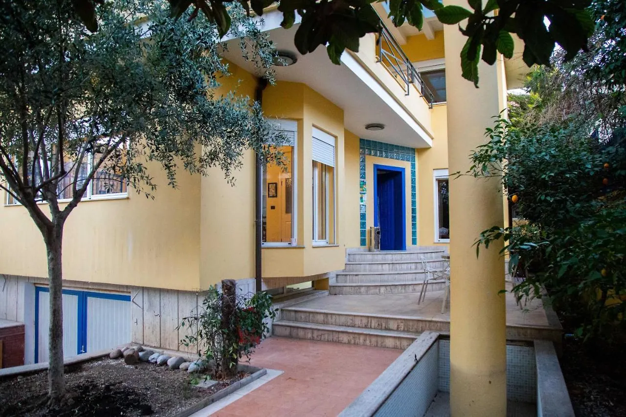 Blue Door Hostel Tirana 0*,  Albania